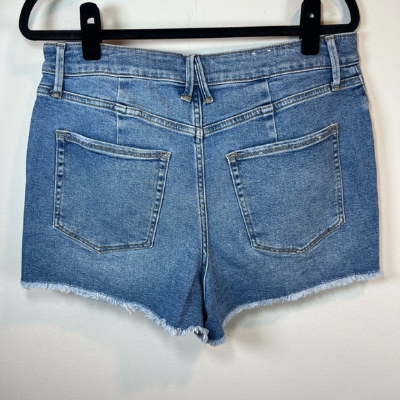 Good American Good Curve High Waisted Jean Shorts Blue Distressed Stretch  Sz 15 - Picture 3 of 11